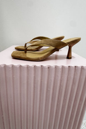 Siren Sardinia Thong Heel | Camel Tan Suede