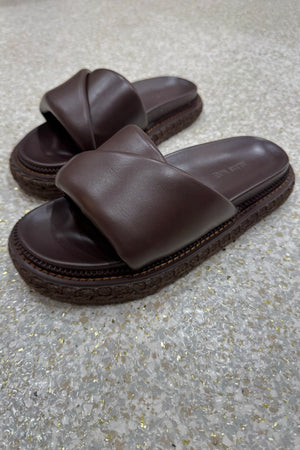 Alias Mae Petra Slide | Chocolate