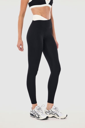 P.E Nation Wander Full length Legging | Black / Whisper White