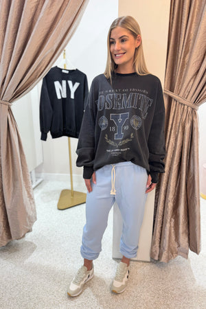 The Laundry Room Team Yosemite Jumper | Black Snow