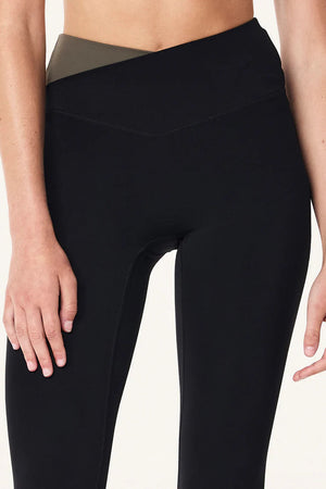 P.E Nation Wander Full length Legging | Black / Tarmac