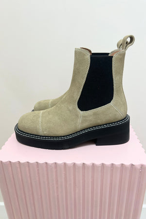 Alias Mae Ebony Boot | Natural Suede