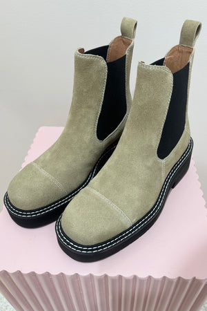 Alias Mae Ebony Boot | Natural Suede