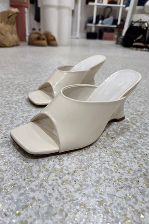 Billini Iselle Wedge | Bone Shine