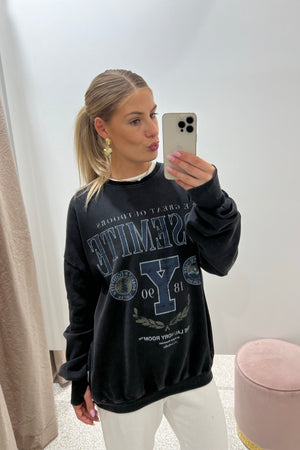 The Laundry Room Team Yosemite Jumper | Black Snow