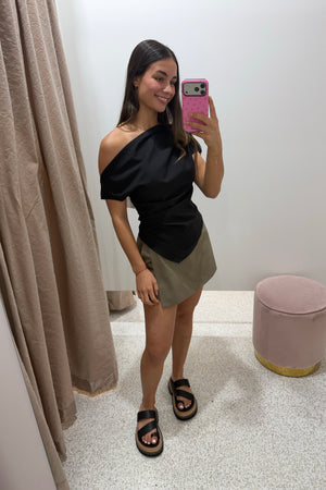 Chosen By Fifi & Annie The Celine Side Ruched Top | Black