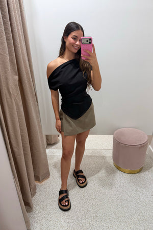 Chosen By Fifi & Annie The Celine Side Ruched Top | Black