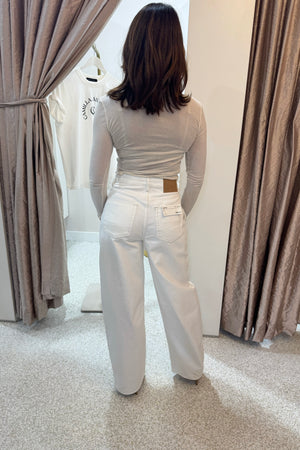 Bayse Brand Aston Jean | Geisha White