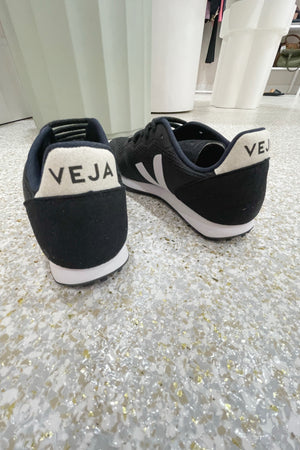 Veja SDU B-Mesh | Black W/ White || BEST SELLER / RESTOCKED