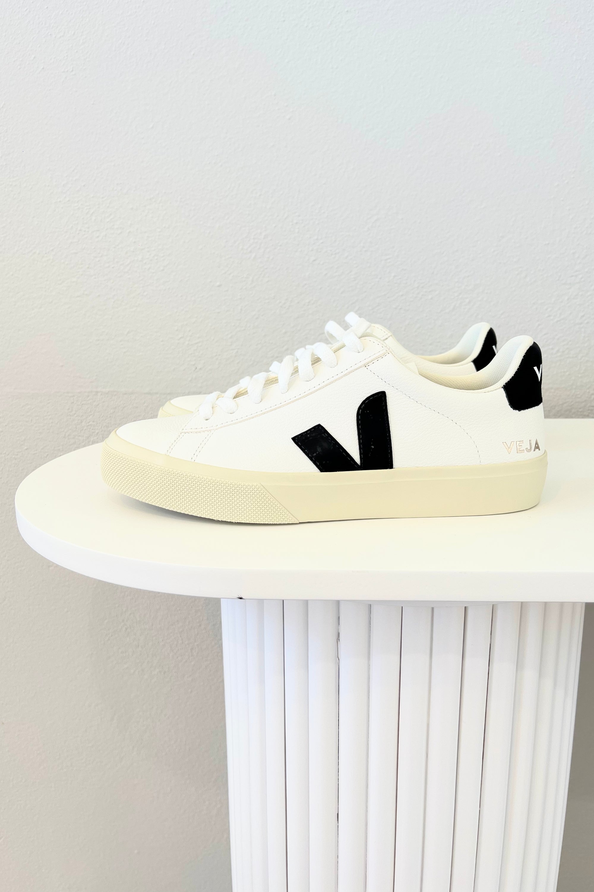 VEJA Campo Leather Sneaker | Extra White / Black