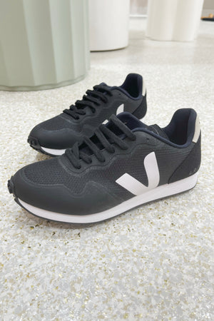 Veja SDU B-Mesh | Black W/ White || BEST SELLER / RESTOCKED