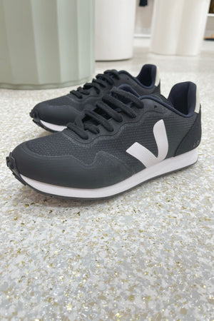 Veja SDU B-Mesh | Black W/ White || BEST SELLER / RESTOCKED