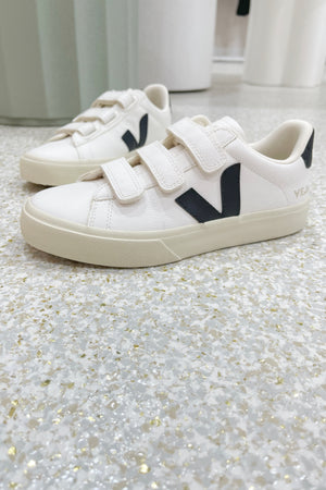 Veja Recife Chromefree Leather | Extra-White W/ Black