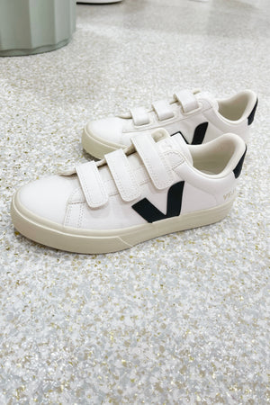 Veja Recife Chromefree Leather | Extra-White W/ Black