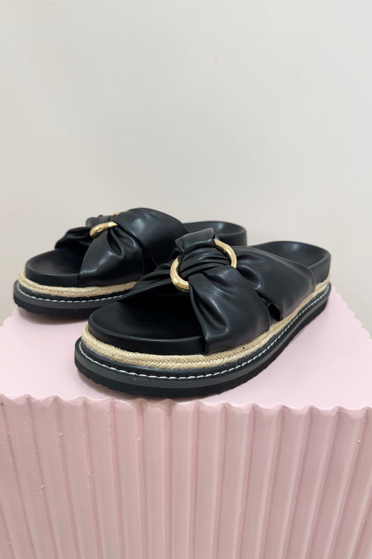 Billini Ambrose Slide | Black