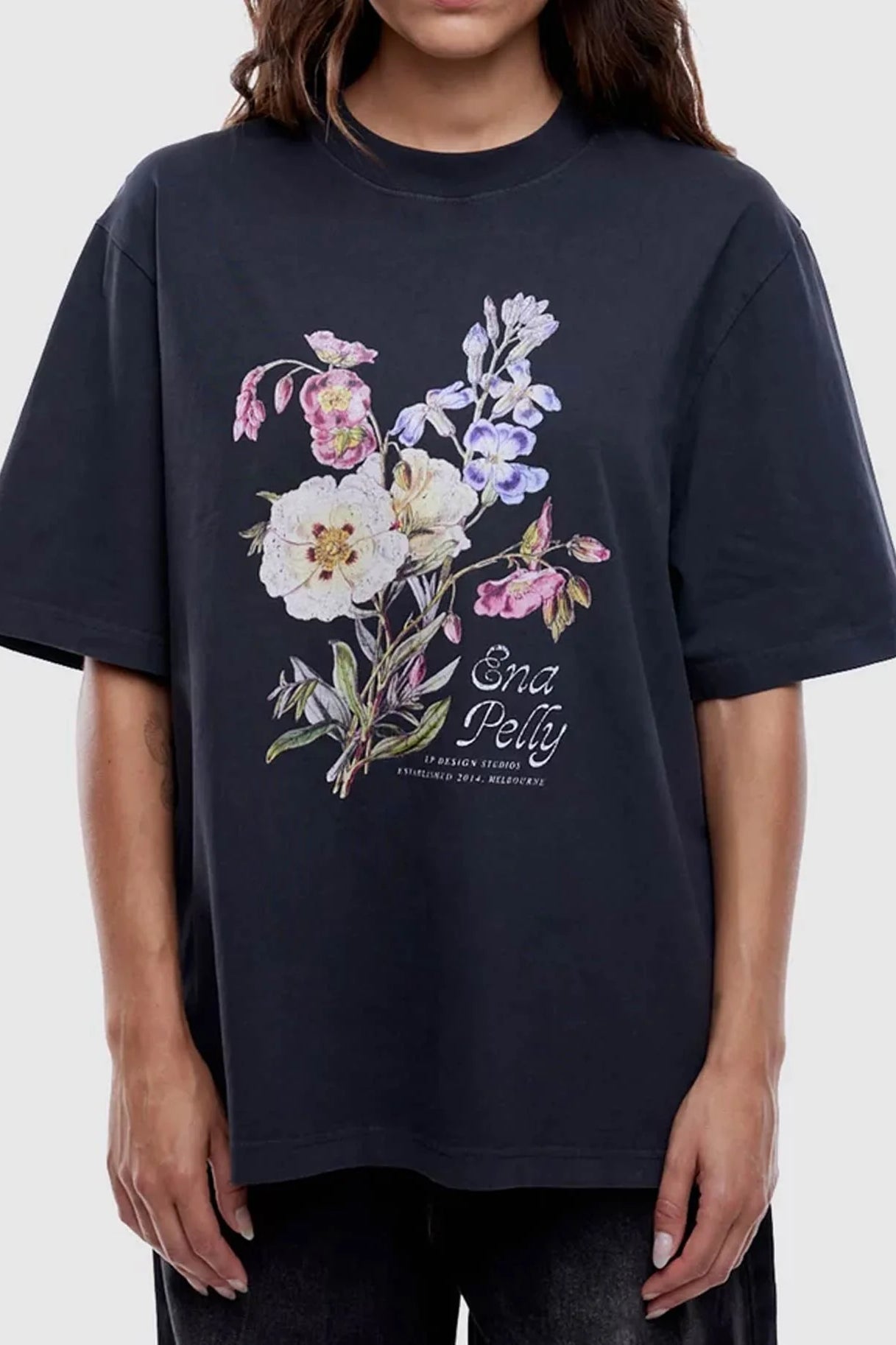 Ena Pelly Bouquet Tee Vintage Black