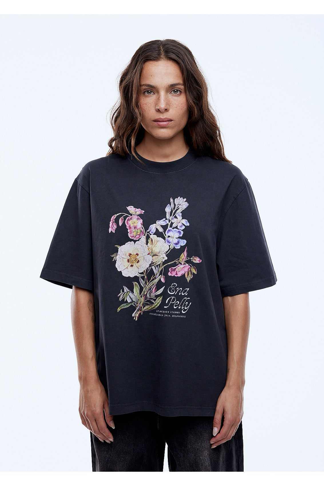 Ena Pelly Bouquet Tee Vintage Black
