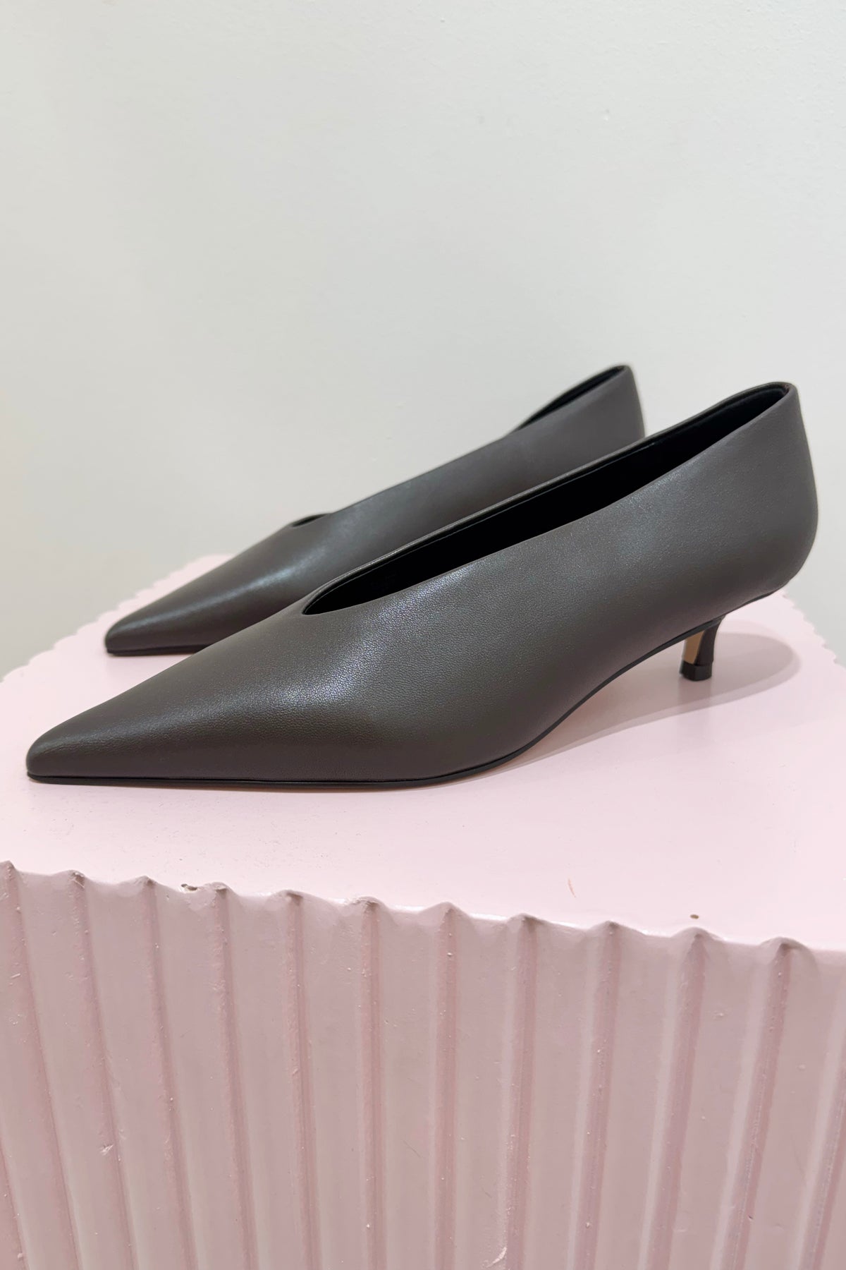 Siren Flynn Point Toe Pumps | Chocolate Brown Leather