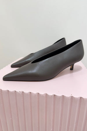 Siren Flynn Point Toe Pumps | Chocolate Brown Leather