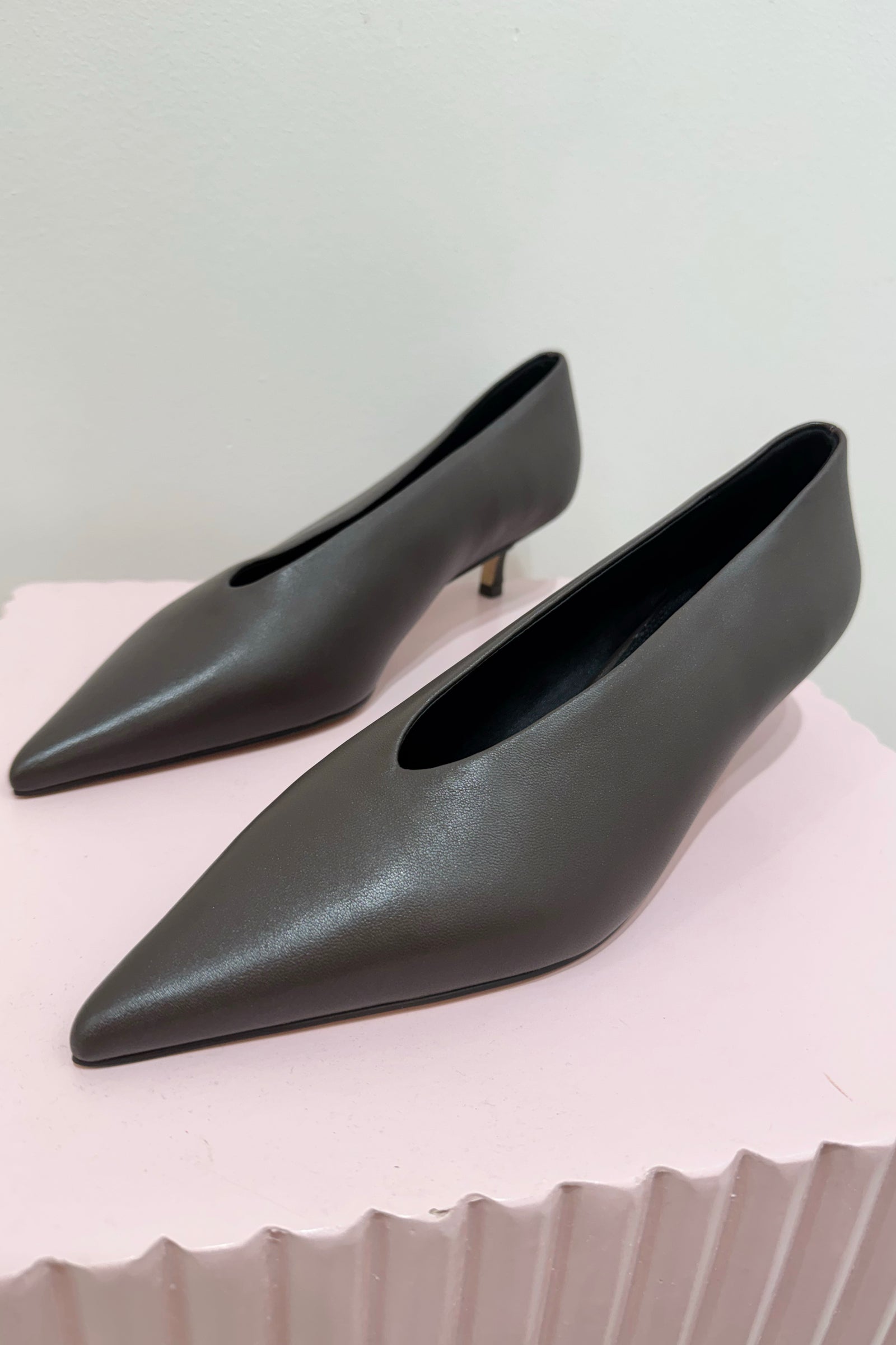 Siren Flynn Point Toe Pumps | Chocolate Brown Leather