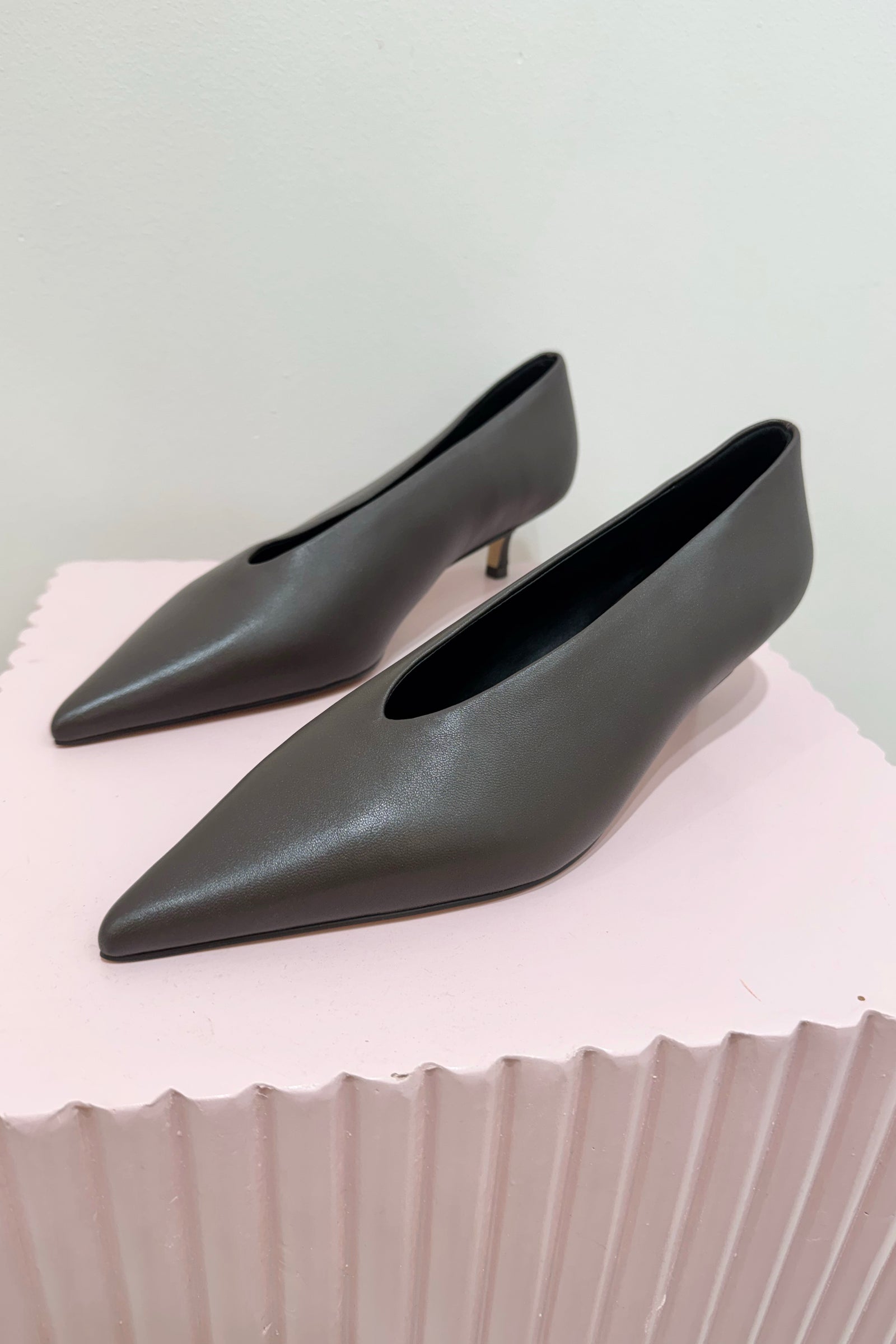 Siren Flynn Point Toe Pumps | Chocolate Brown Leather