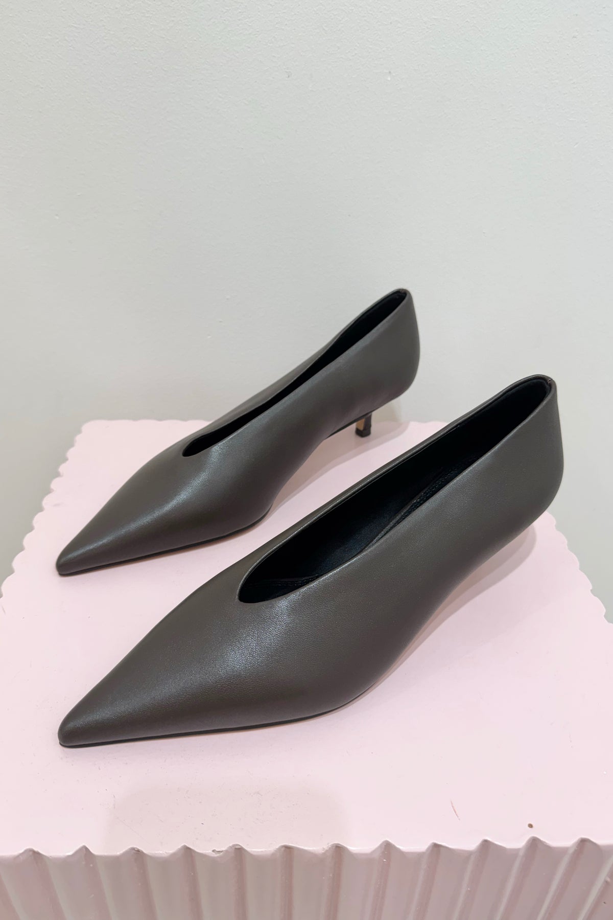 Siren Flynn Point Toe Pumps | Chocolate Brown Leather