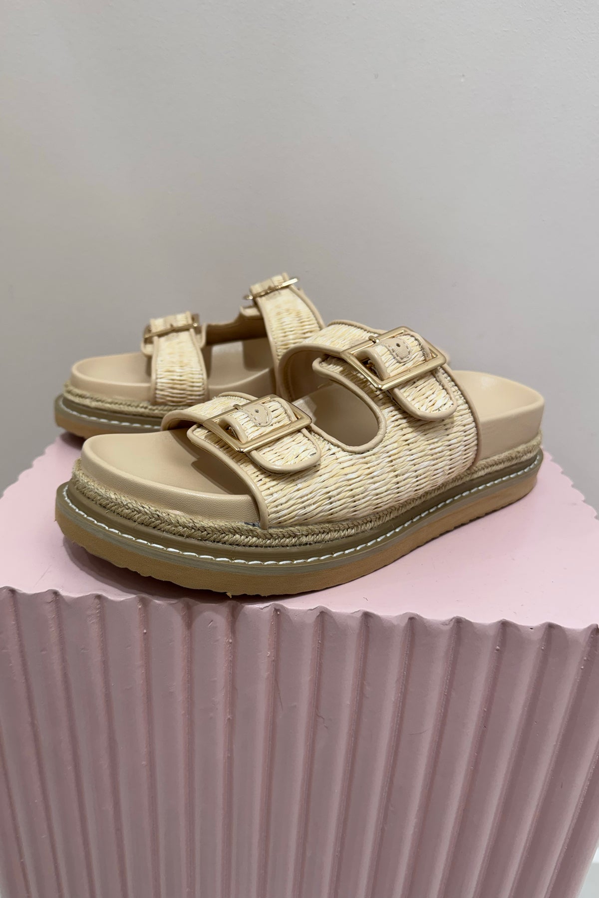 Billini Adonis Platform Slide | Cream Raffia