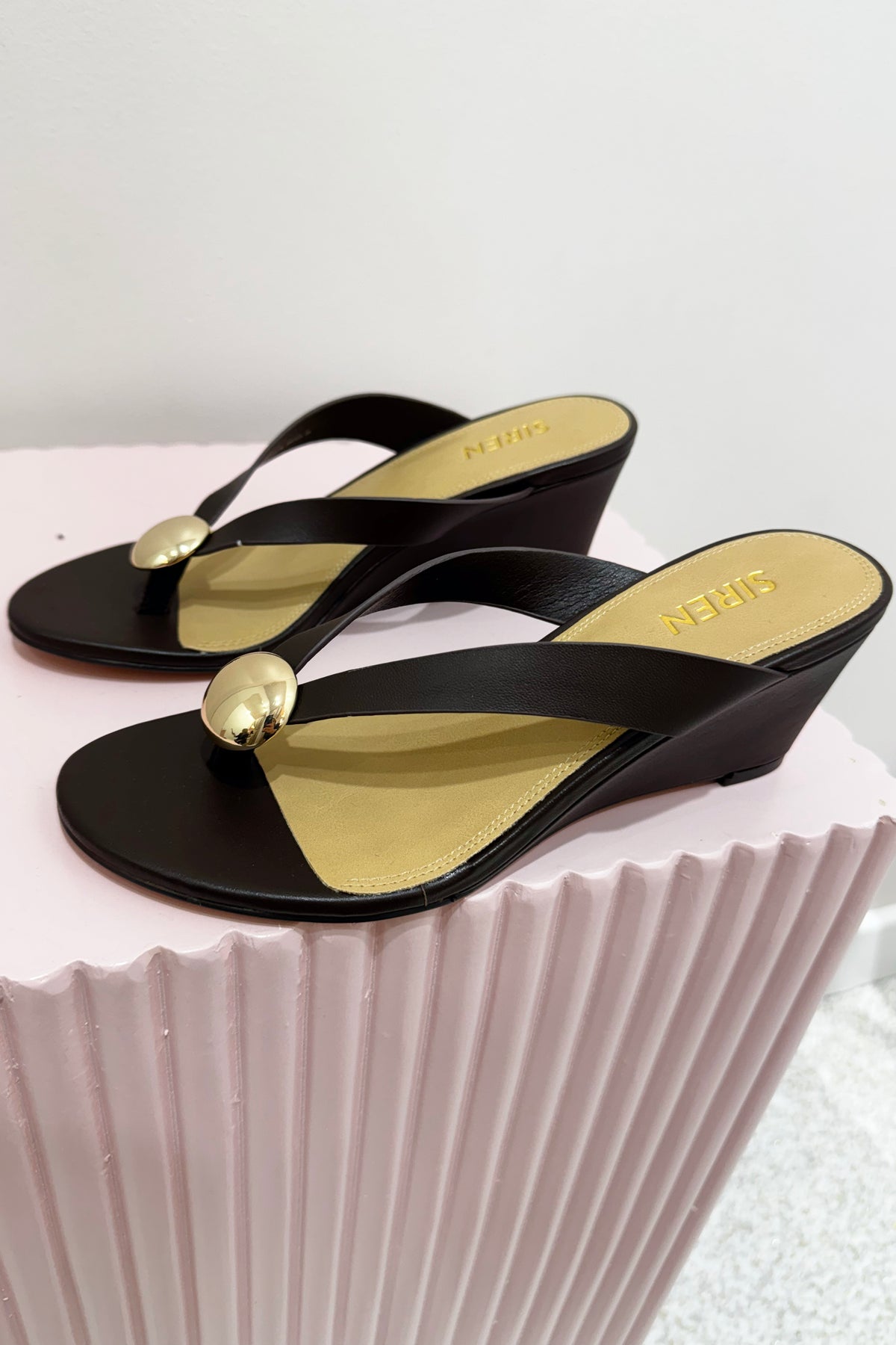 Siren Chloe Thong Wedges | Chocolate Brown Leather