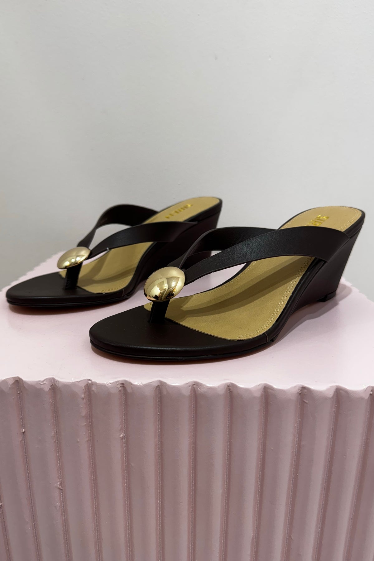 Siren Chloe Thong Wedges | Chocolate Brown Leather