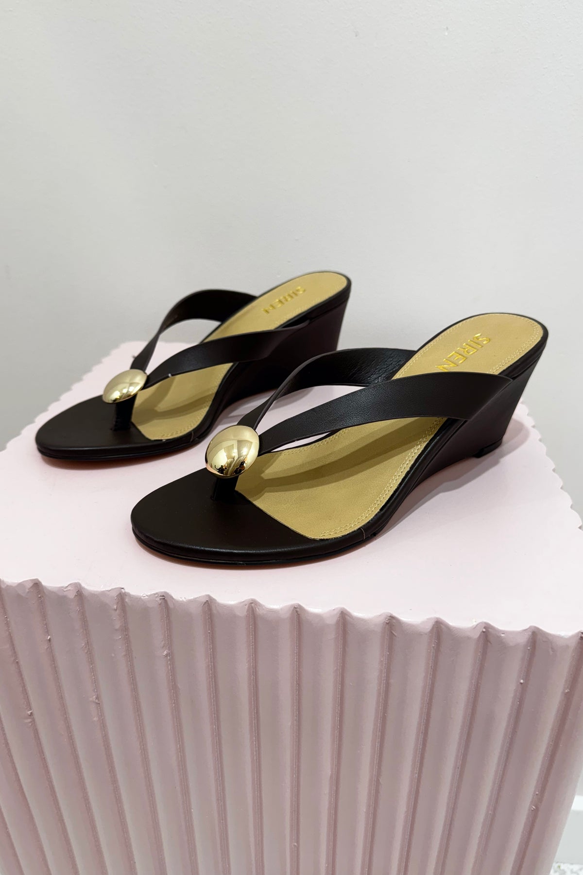 Siren Chloe Thong Wedges | Chocolate Brown Leather