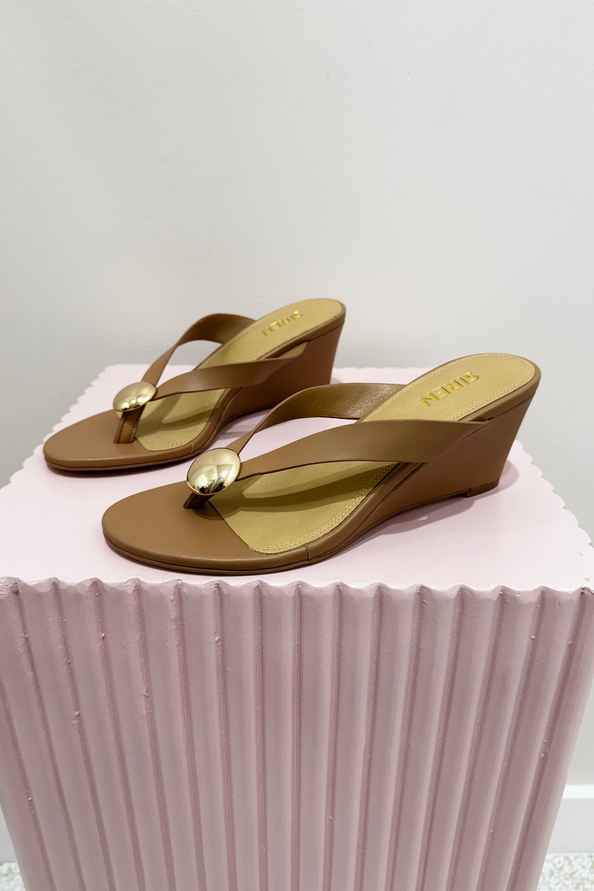 Siren Chloe Thong Wedges | Almond Tan Leather