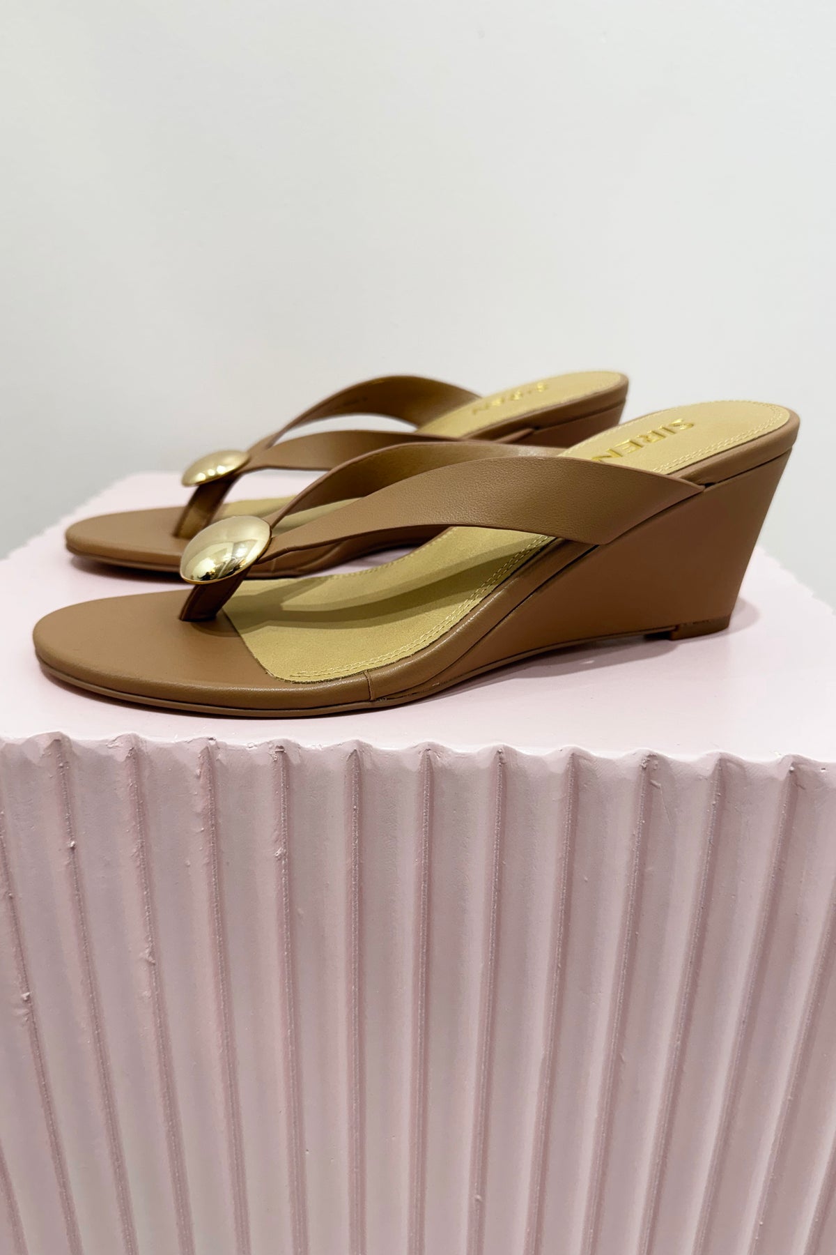 Siren Chloe Thong Wedges | Almond Tan Leather