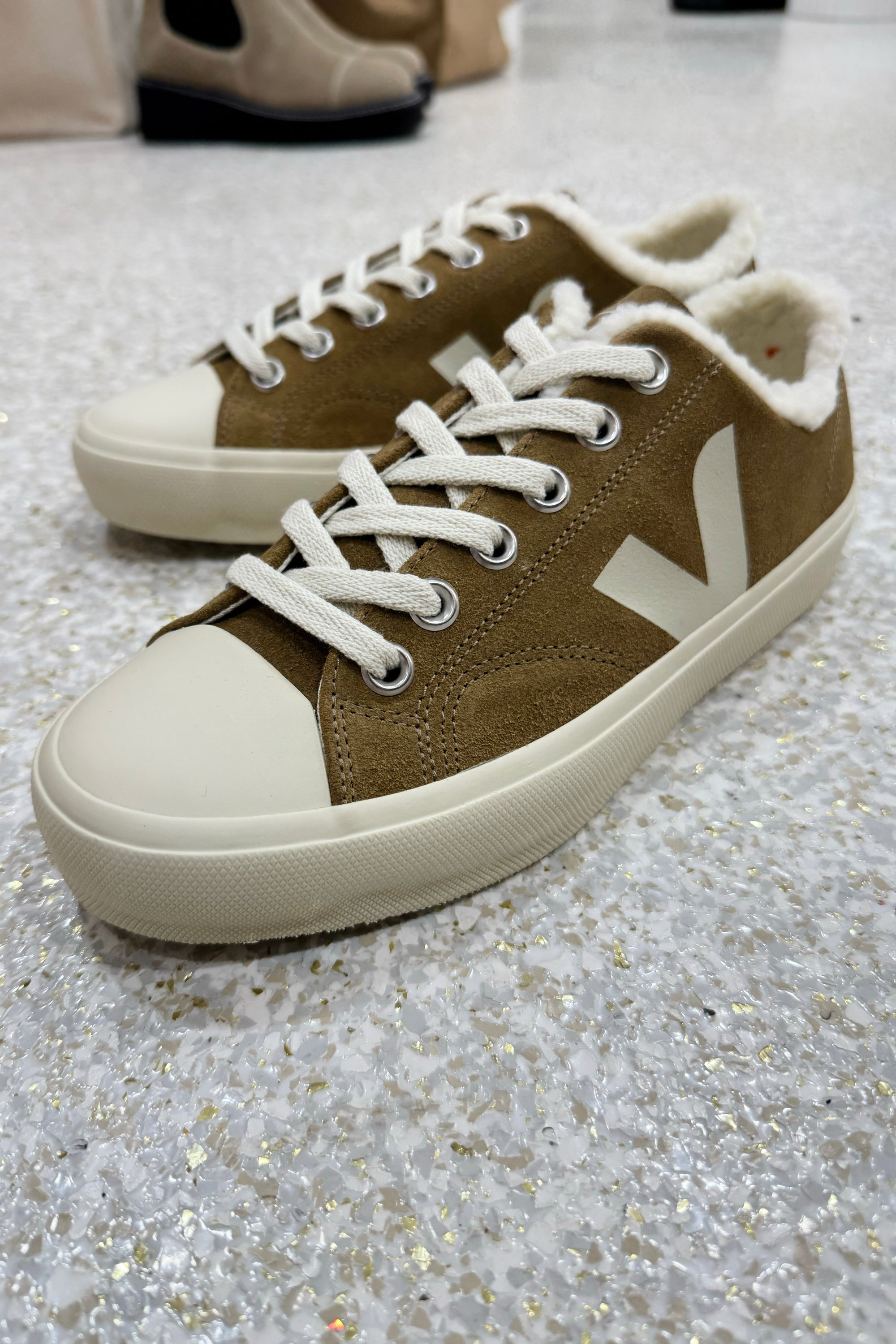 Veja Wata II Low Winter Suede | Tent Pierre