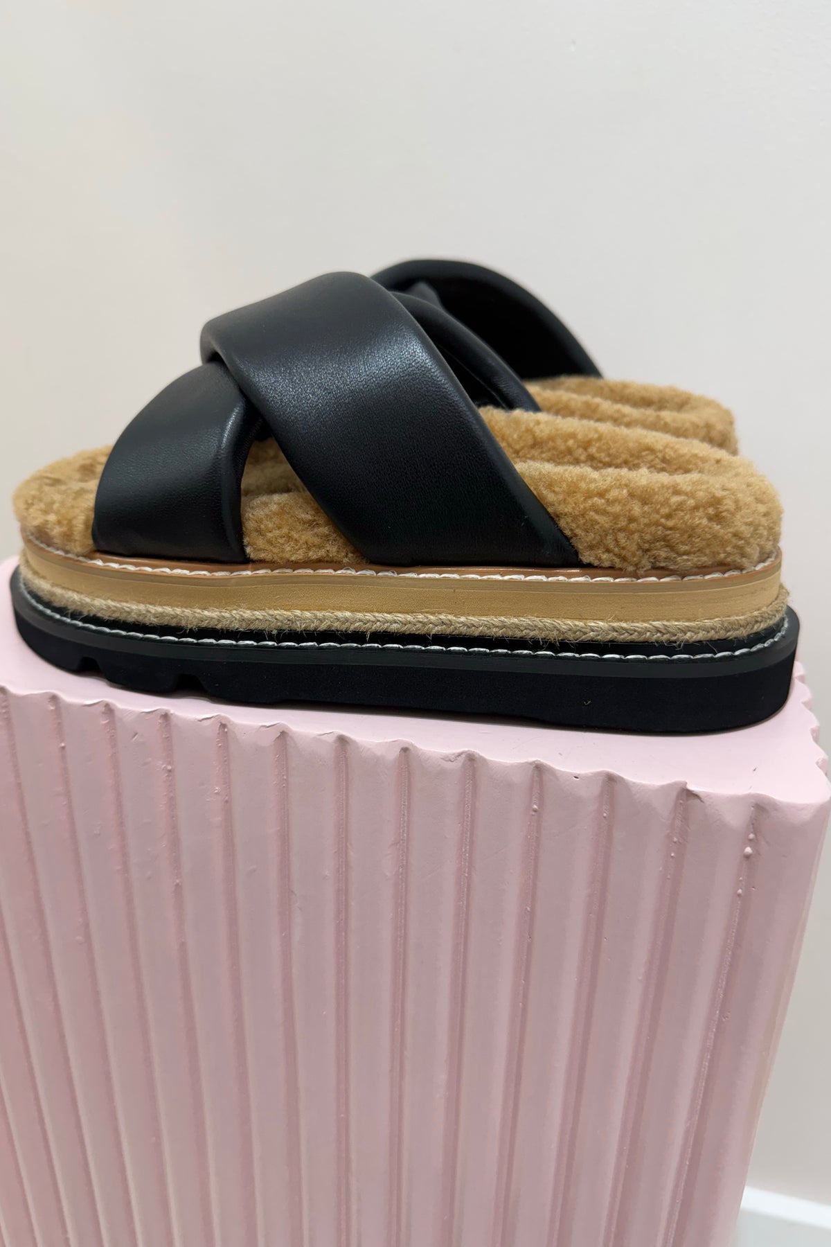 Alias Mae Venga Platform Slide | Black Leather/Shearling