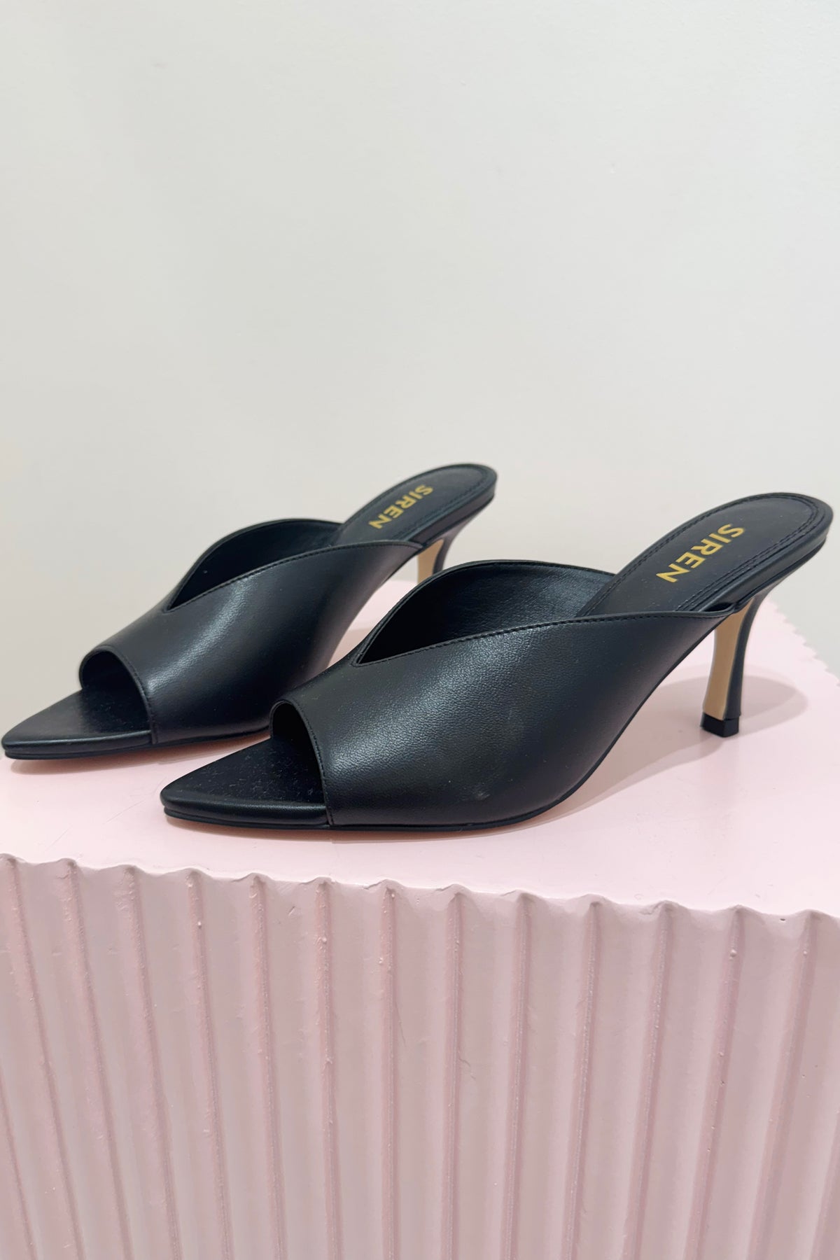 Siren Mabel Point Toe Mule | Black