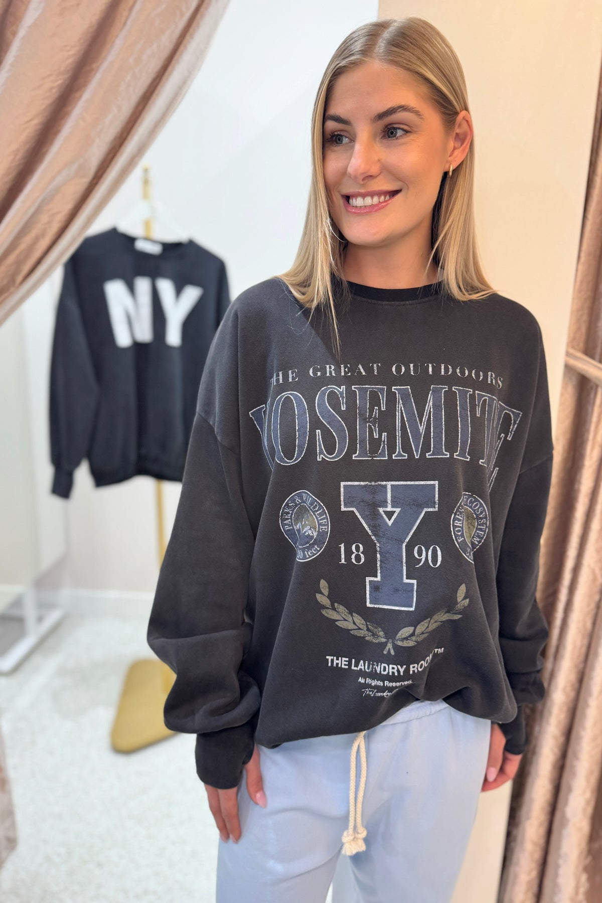 The Laundry Room Team Yosemite Jumper | Black Snow