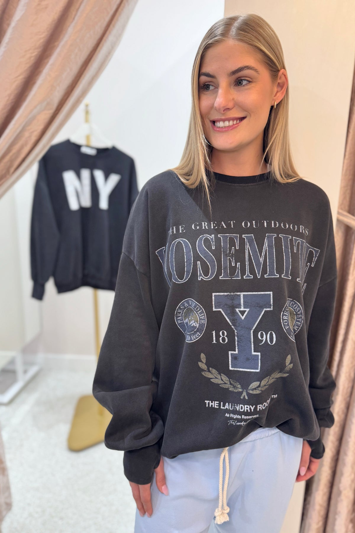 The Laundry Room Team Yosemite Jumper | Black Snow