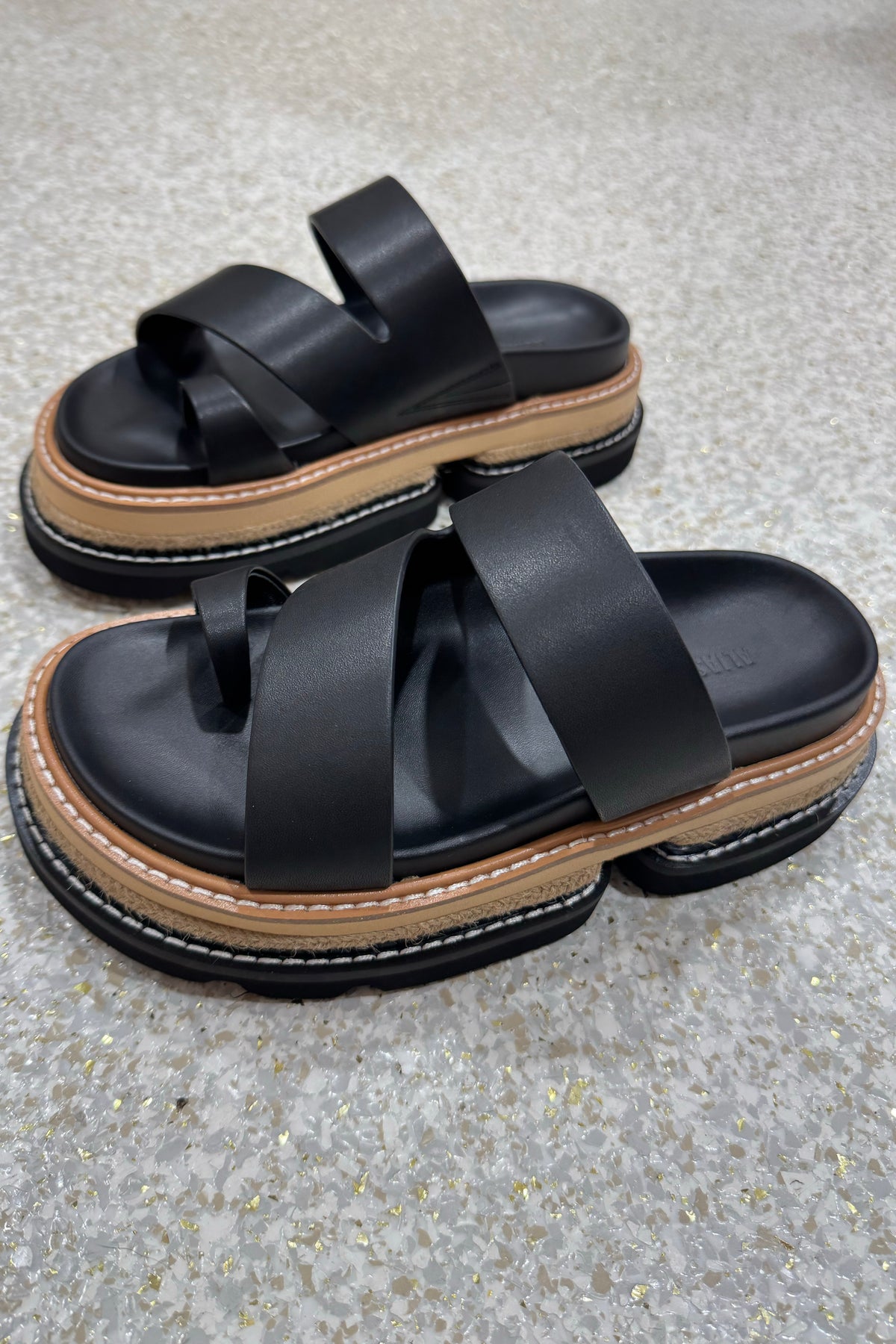 Alias Mae Vanna Platform Slide | Black