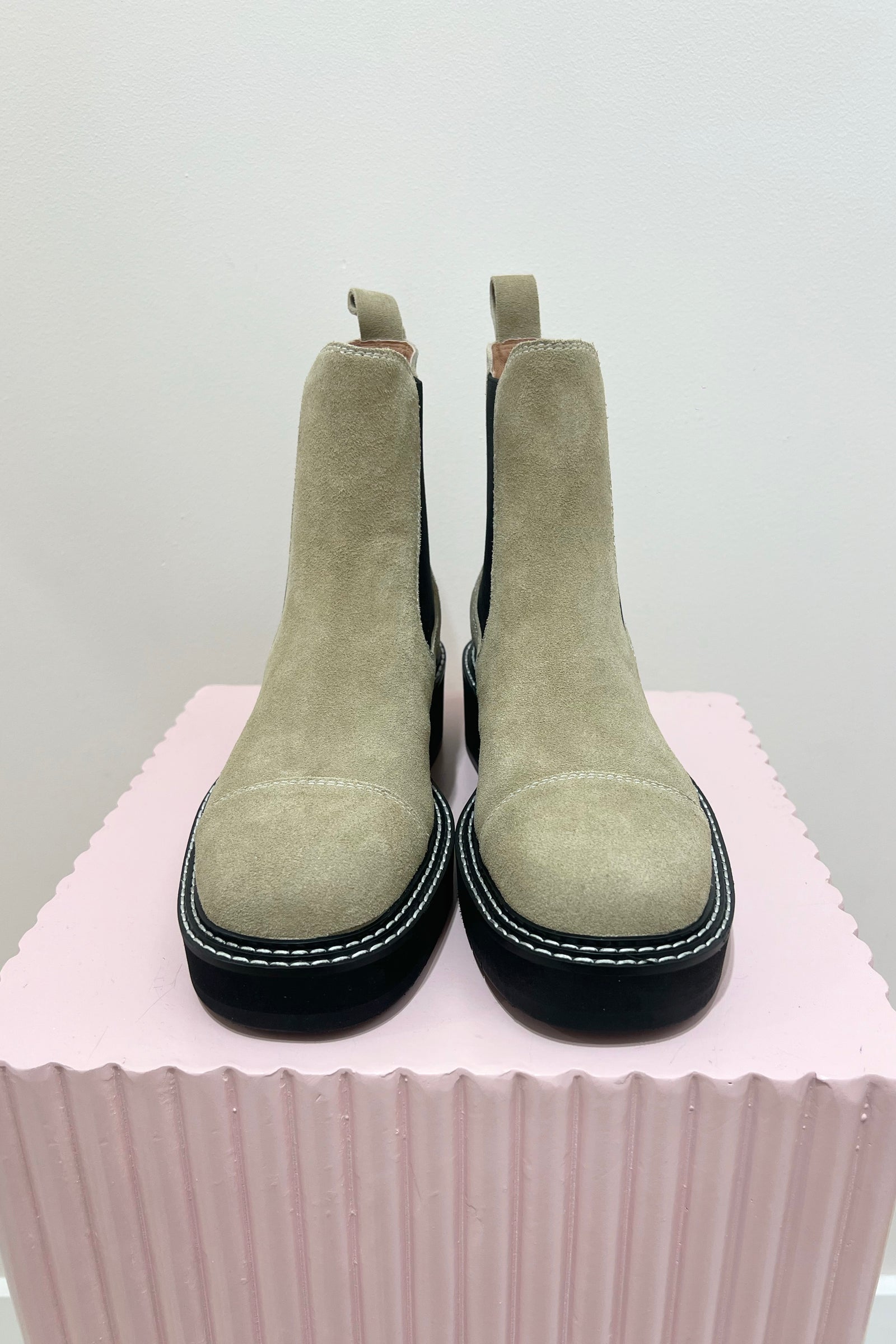 Alias Mae Ebony Boot | Natural Suede