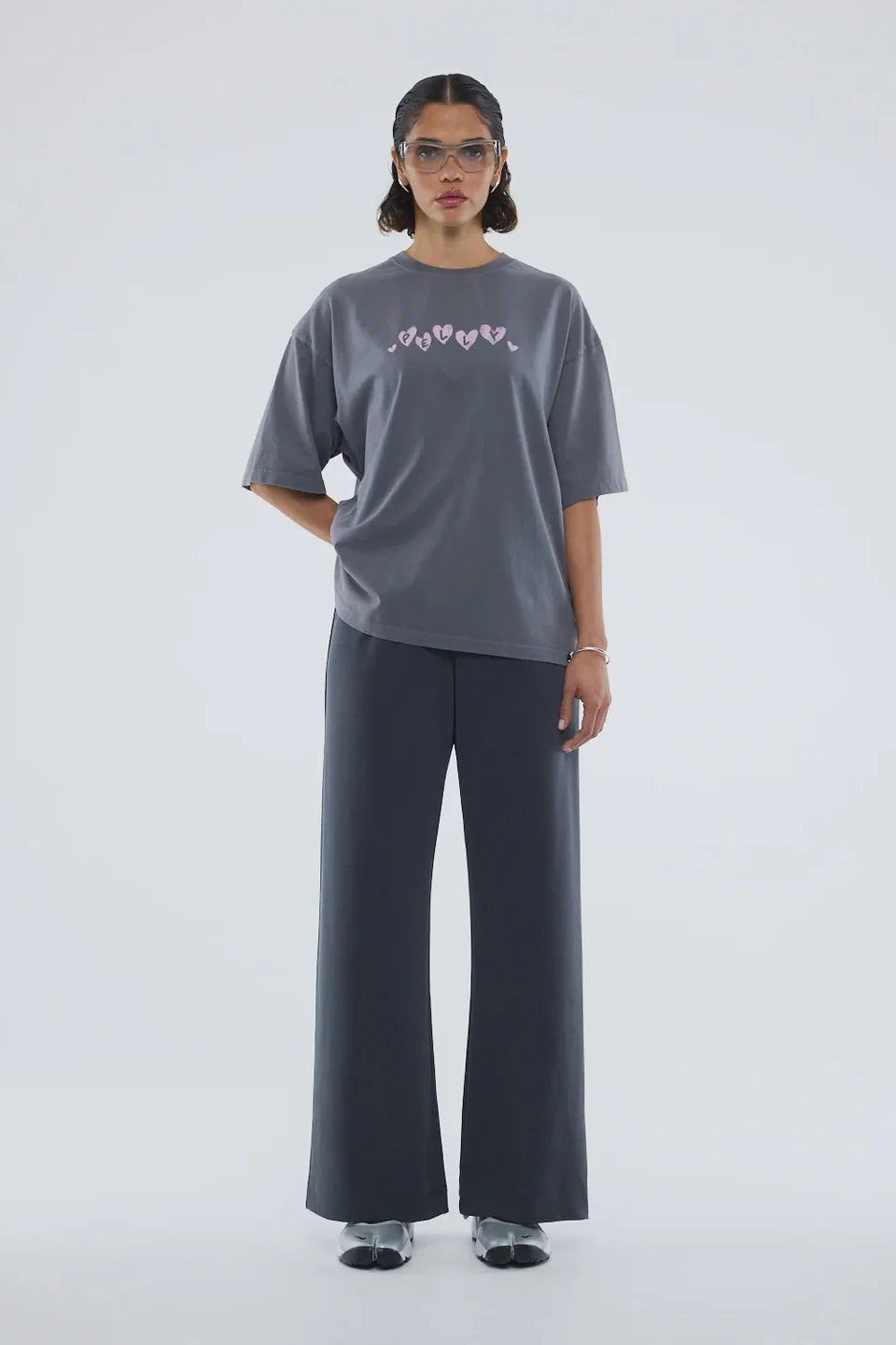 Ena Pelly Spray Heart Tee | Washed Grey