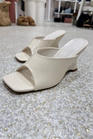 Billini Iselle Wedge | Bone Shine