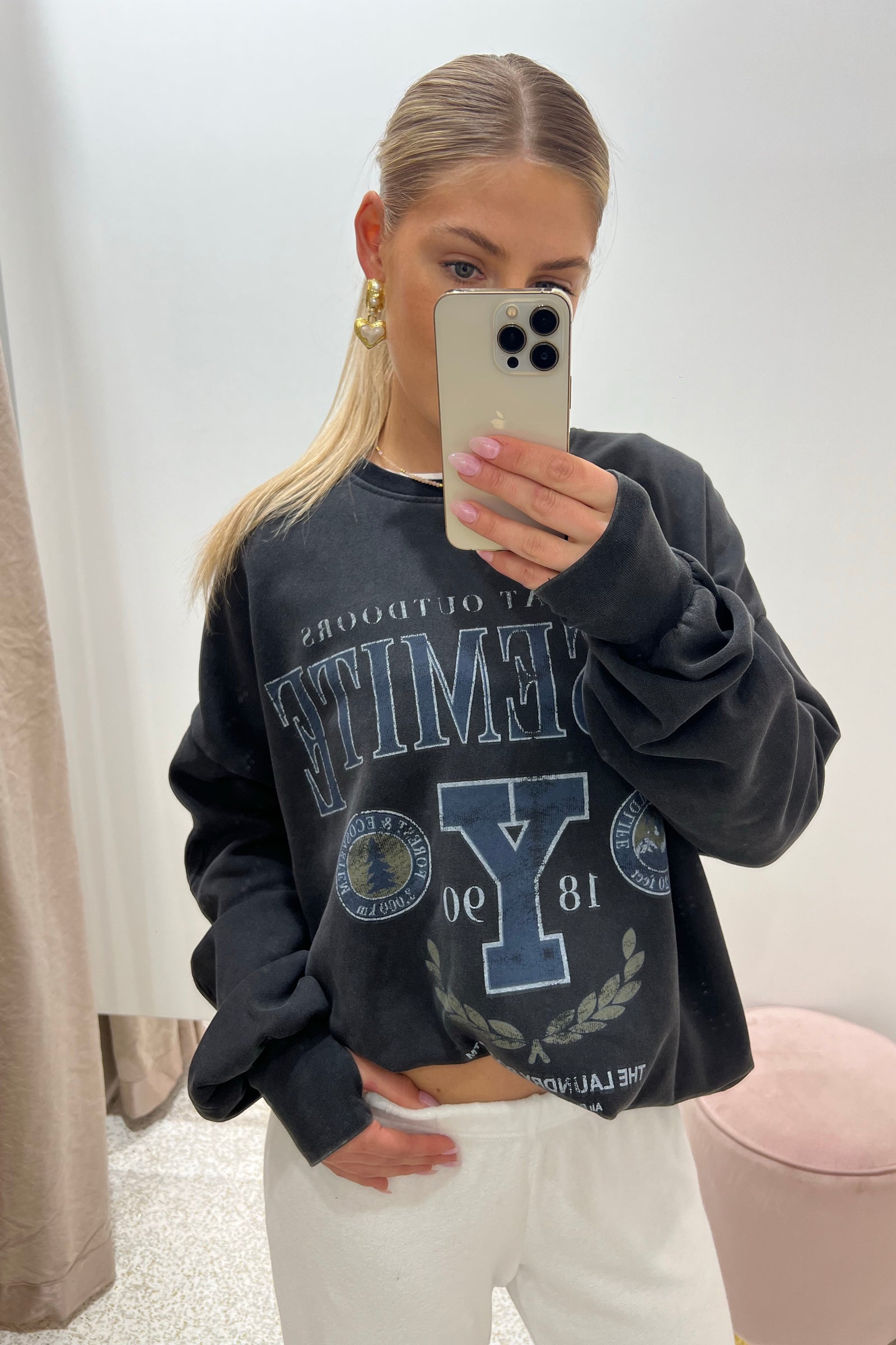 The Laundry Room Team Yosemite Jumper | Black Snow