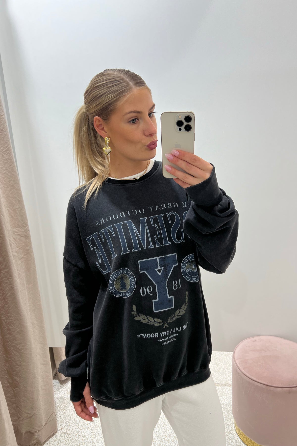 The Laundry Room Team Yosemite Jumper | Black Snow