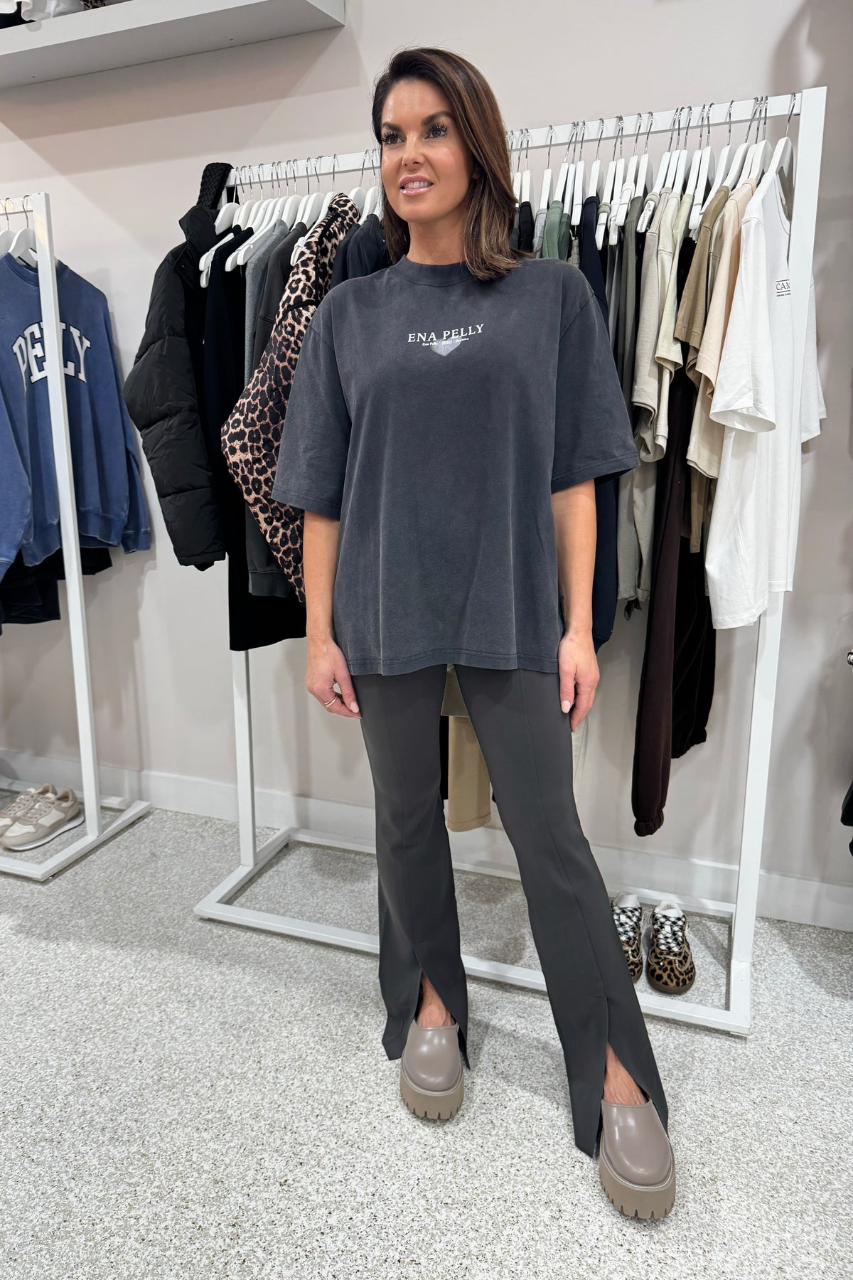 Ena Pelly Heart Tour Tee | Vintage Black