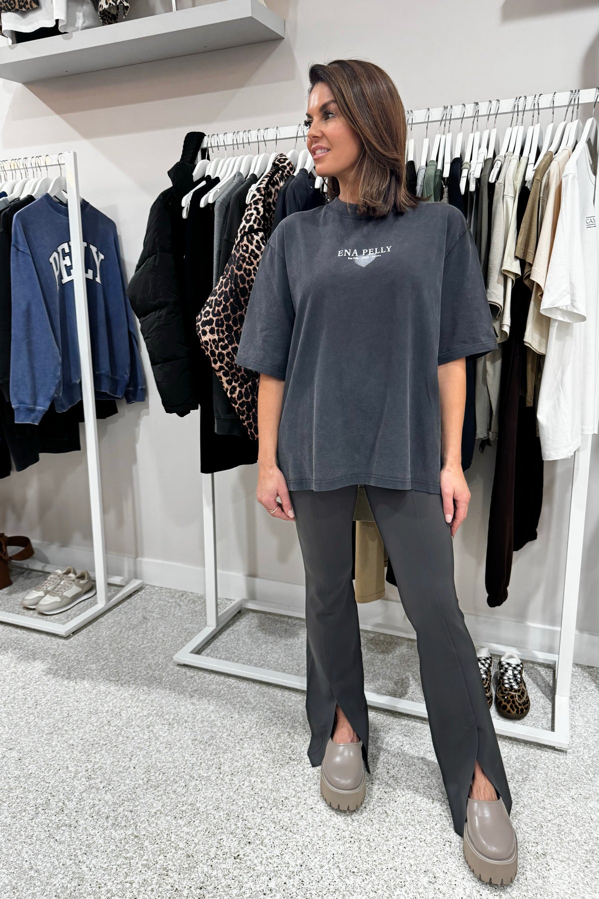 Ena Pelly Heart Tour Tee | Vintage Black