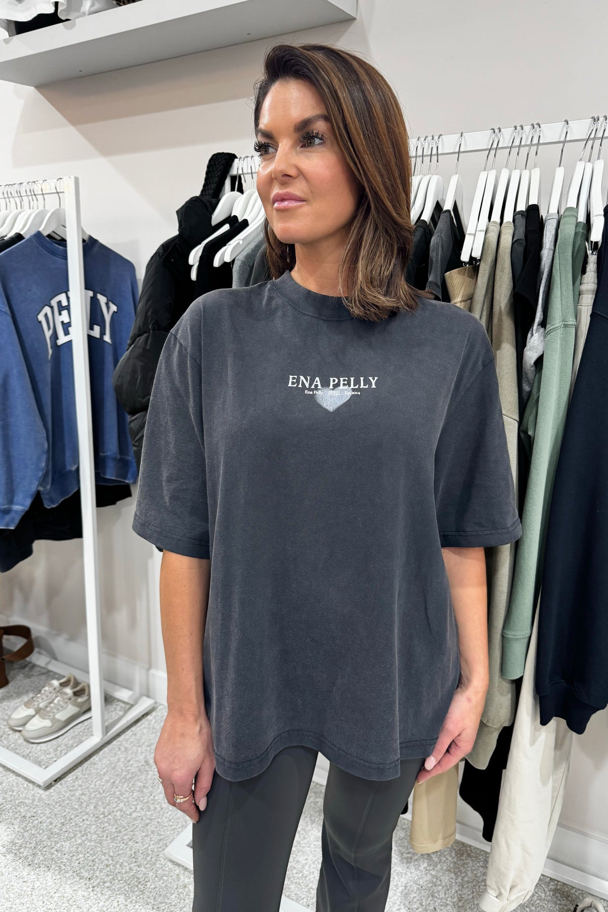 Ena Pelly Heart Tour Tee | Vintage Black