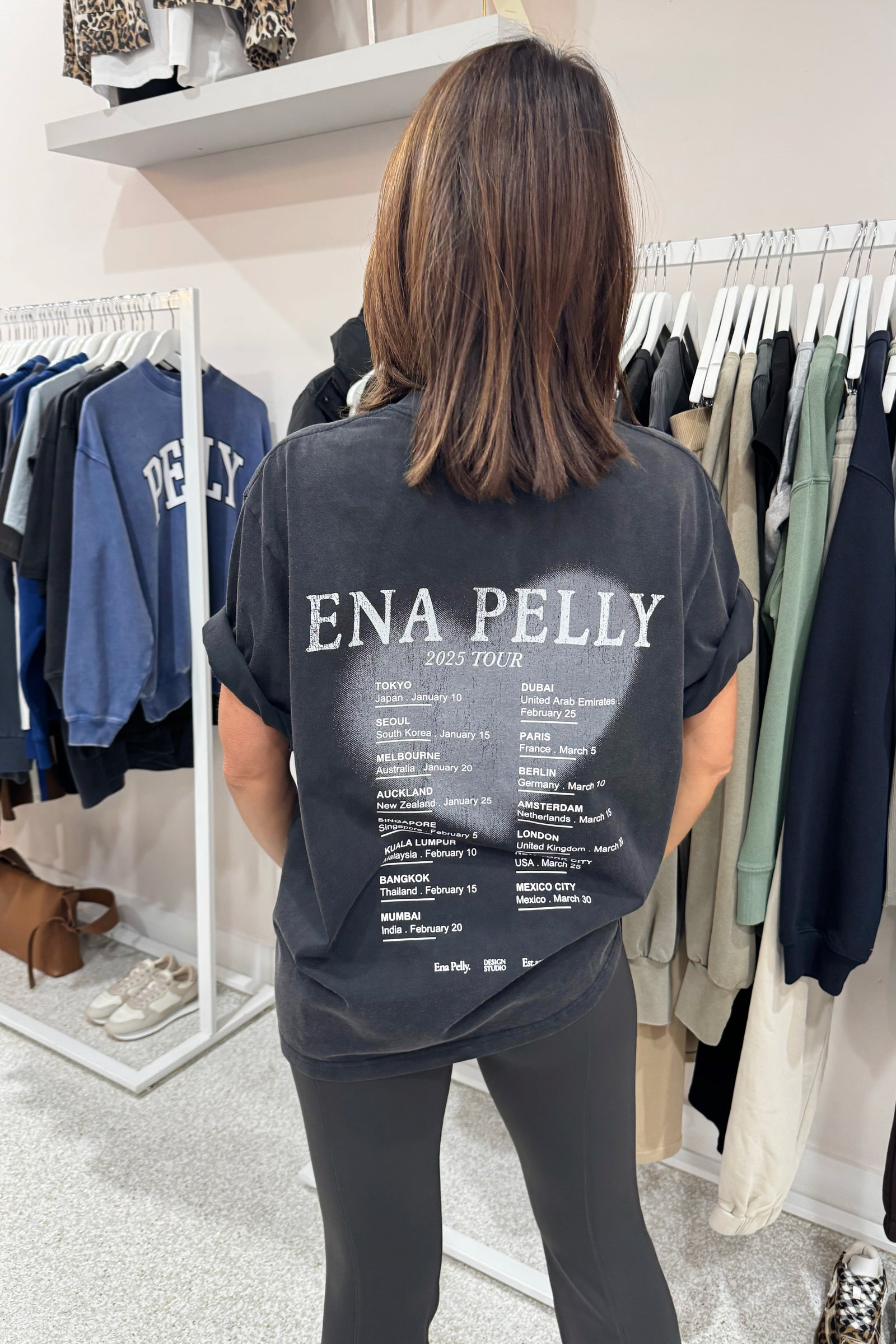 Ena Pelly Heart Tour Tee | Vintage Black