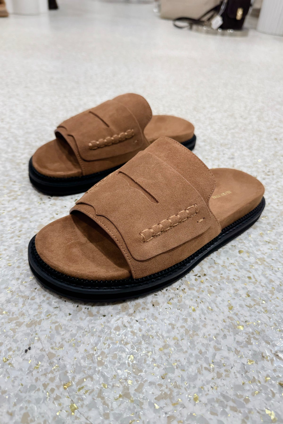 Alias Mae Pari Slide | Mocka Suede