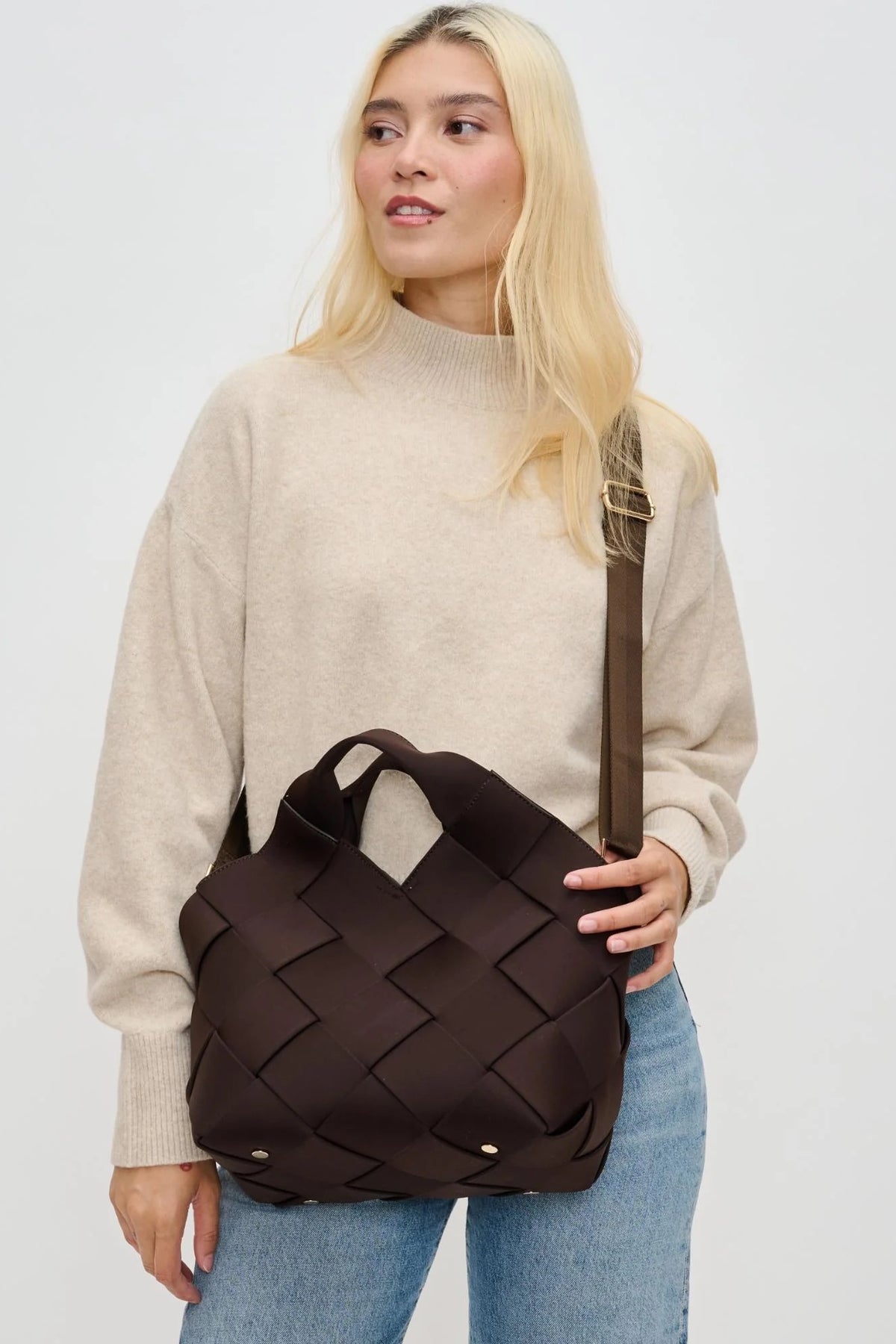 Sol And Selene Resilience Woven Neoprene Bag | Chocolate