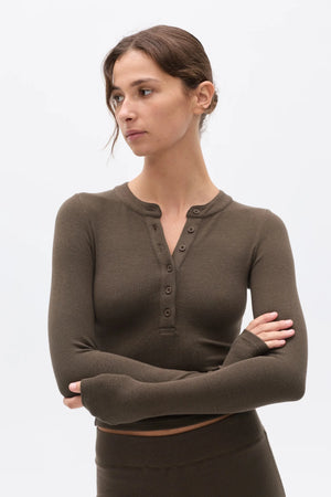Bayse Brand Searle Henley Top | Cedar || PRE_ORDER ETA 20/06/2026